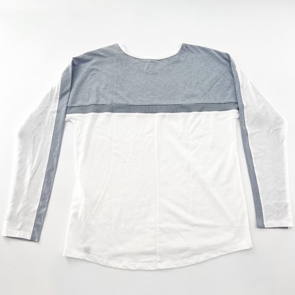 Women's Under armour White "Irish" college Long sleeve T Shirt Youth size XL NWT - Picture 2 of 12